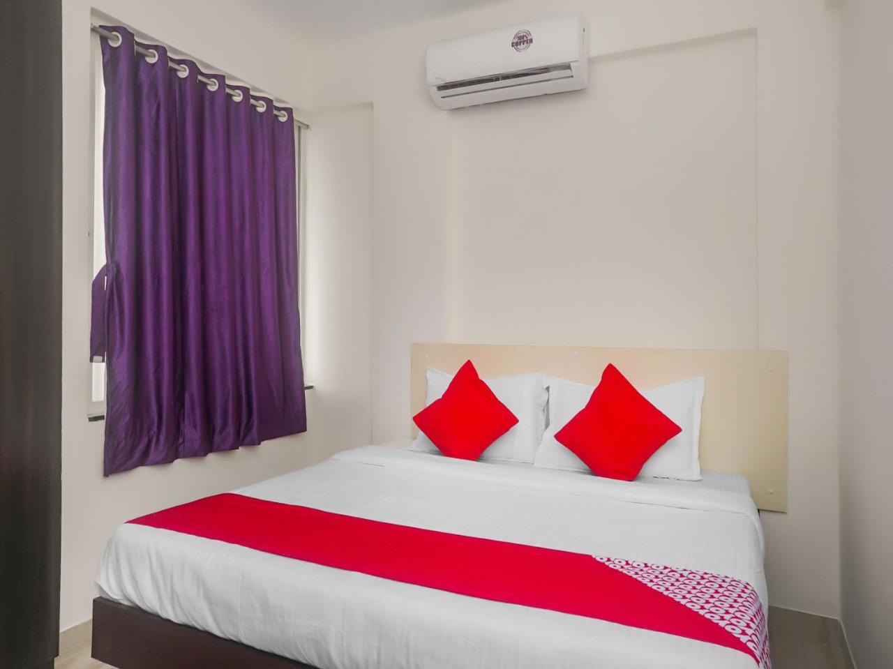 Oyo 16007 Sk Executive Hotel Yerandwane Екстериор снимка